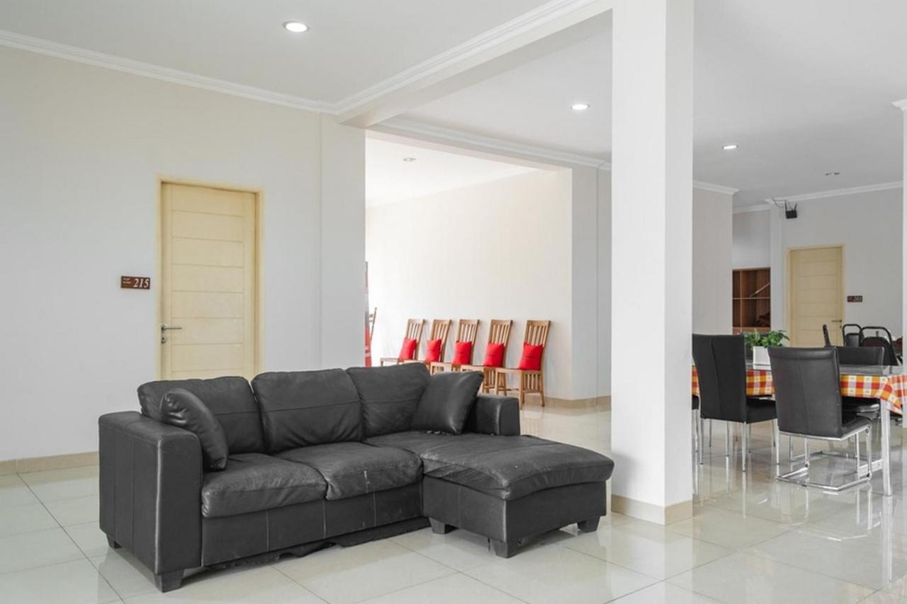Reddoorz Near Siloam Karawaci 3 Hotel Tangerang Kültér fotó