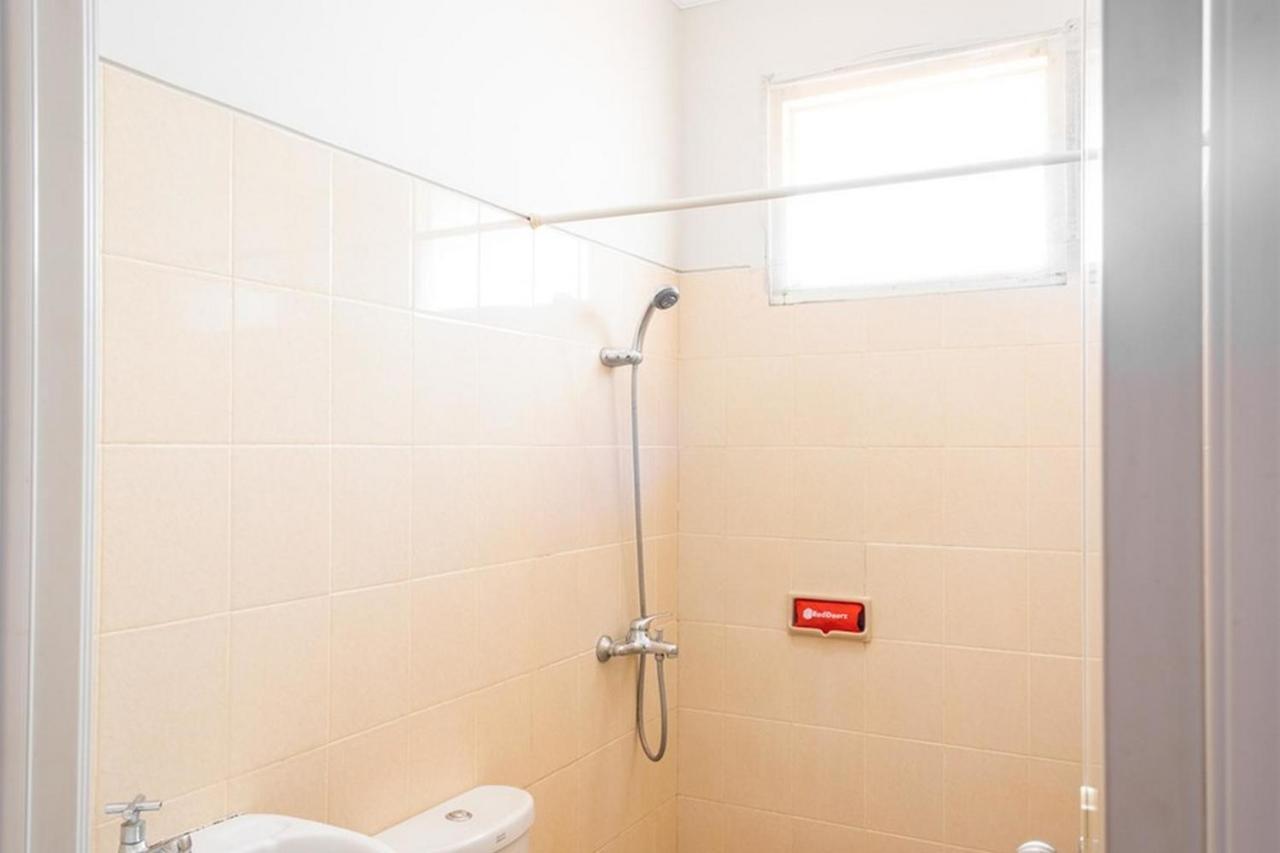 Reddoorz Near Siloam Karawaci 3 Hotel Tangerang Kültér fotó