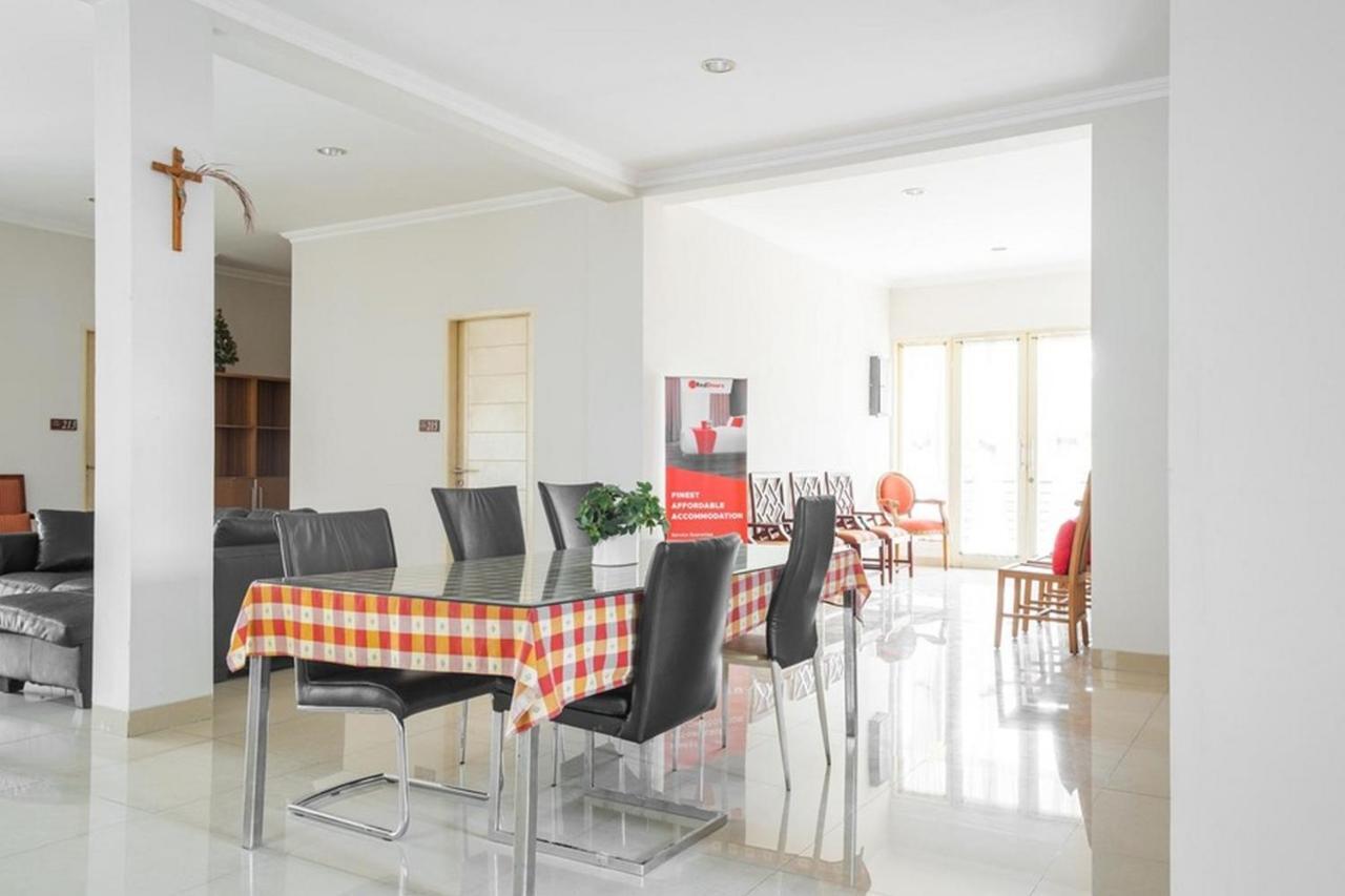 Reddoorz Near Siloam Karawaci 3 Hotel Tangerang Kültér fotó